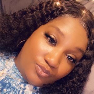 Meet your Posher, Ebony